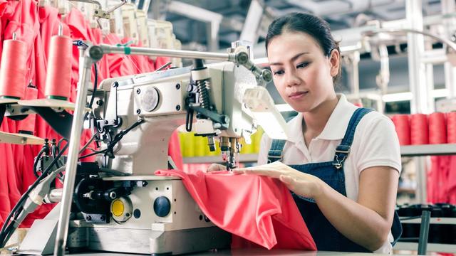 Швейное производство в Киргизии: сила местных материалов и дизайнерское мышление